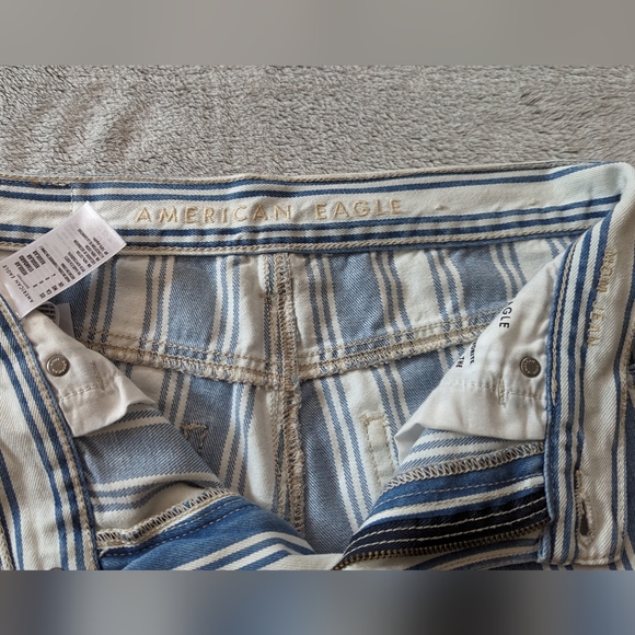 American Eagle-Mom Jean - Picture 3 of 6